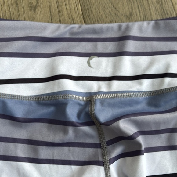 Zyia | Active Purple Horizon Stripe Light n Tight High Rise Leggings Size 4 - Picture 10 of 11